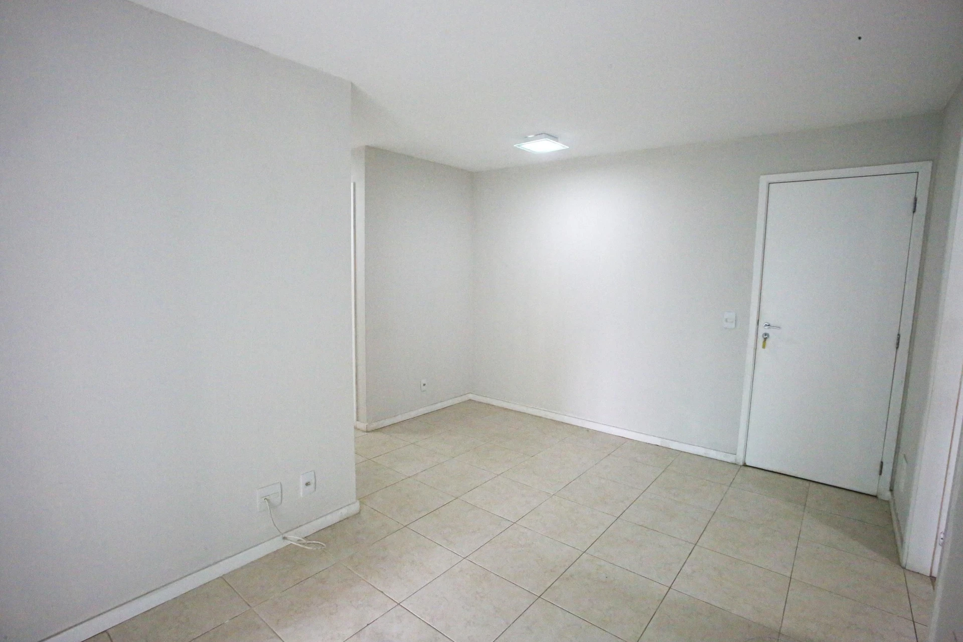 Balcony with a grill in a 2-bedroom apartment, 60 m² — photo 21