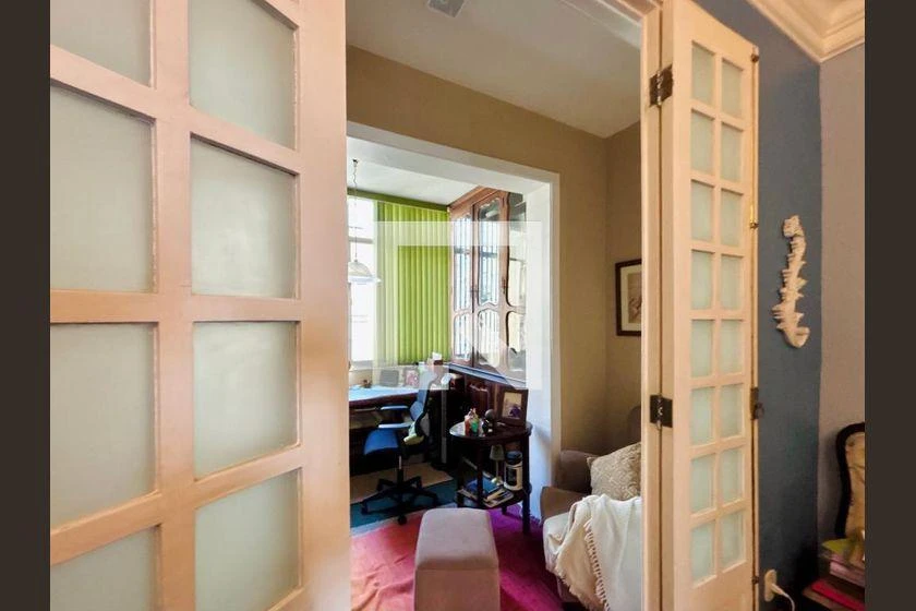 Furnished apartment with 3 bedrooms and 200 m² — photo 17