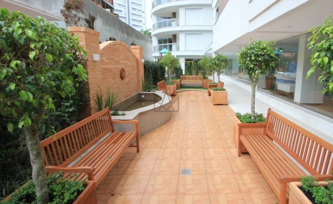 Departamento con ventanales de piso a techo en Florianópolis — photo 55