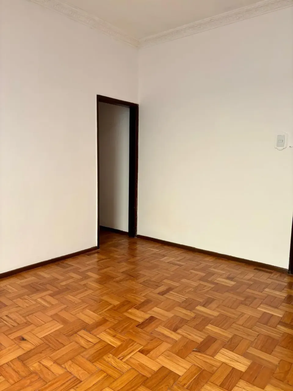 Unfurnished apartment with 3 bedrooms and closed kitchen — photo 16