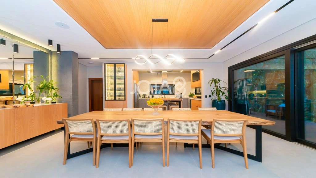 4 en-suite bedrooms, integrated kitchen house, 678 m² — photo 3