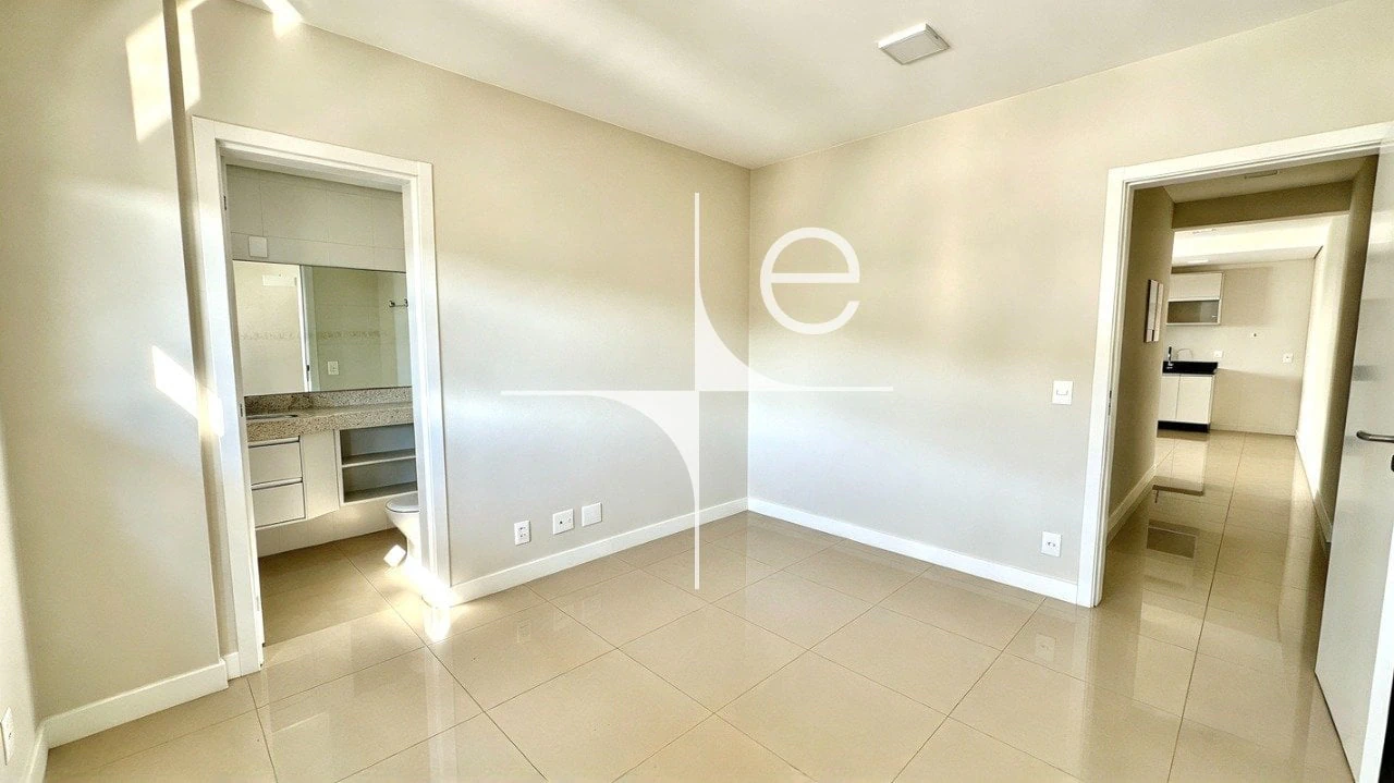 Mountain view in a 2-bedroom apartment, 76 m² — photo 21