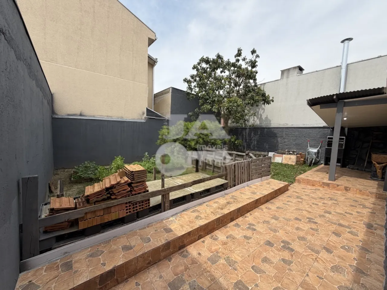 2-bedroom house with a grill on the balcony in Curitiba — photo 13