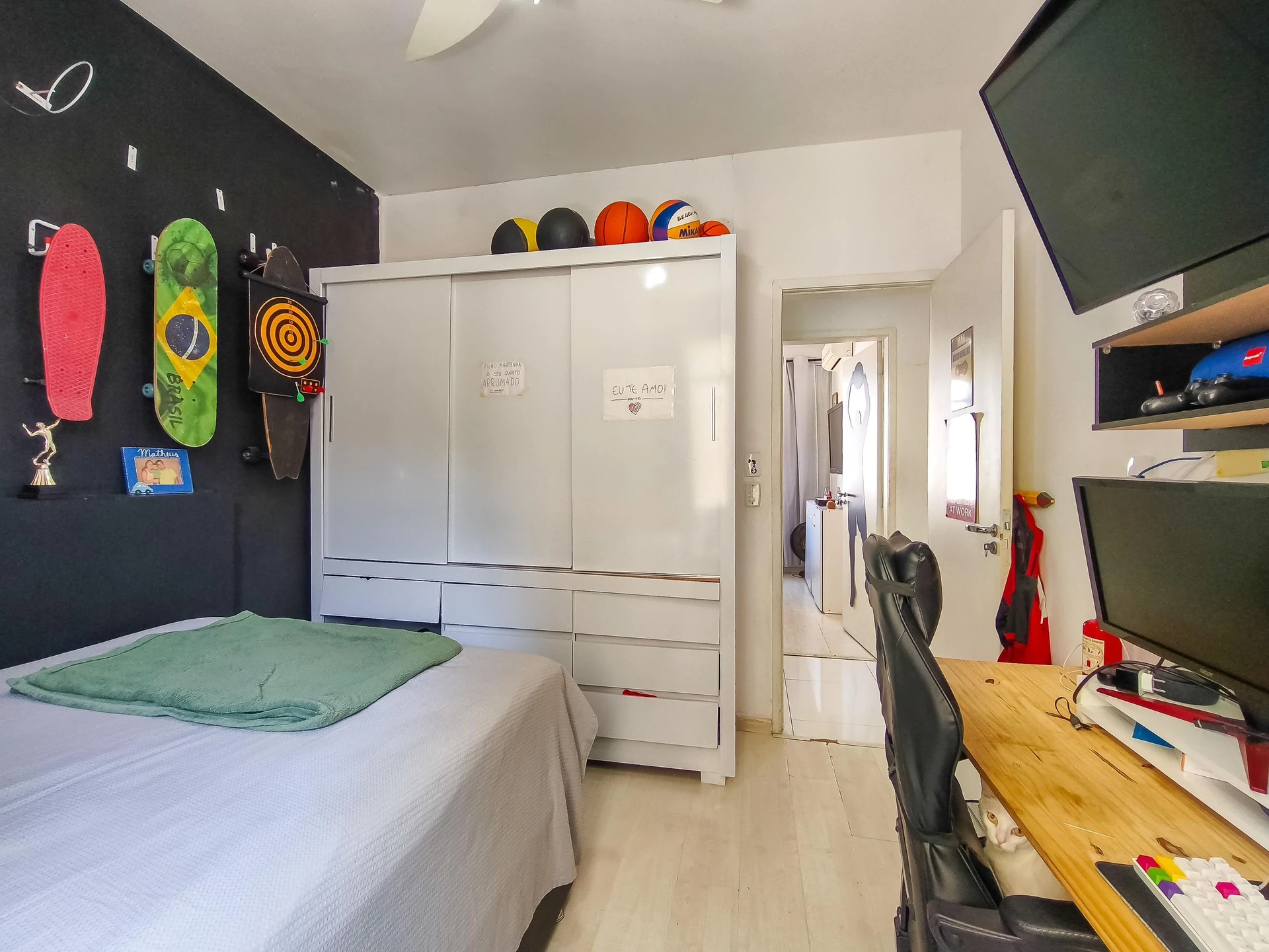 3-bedroom apartment with a walk-in closet — photo 18