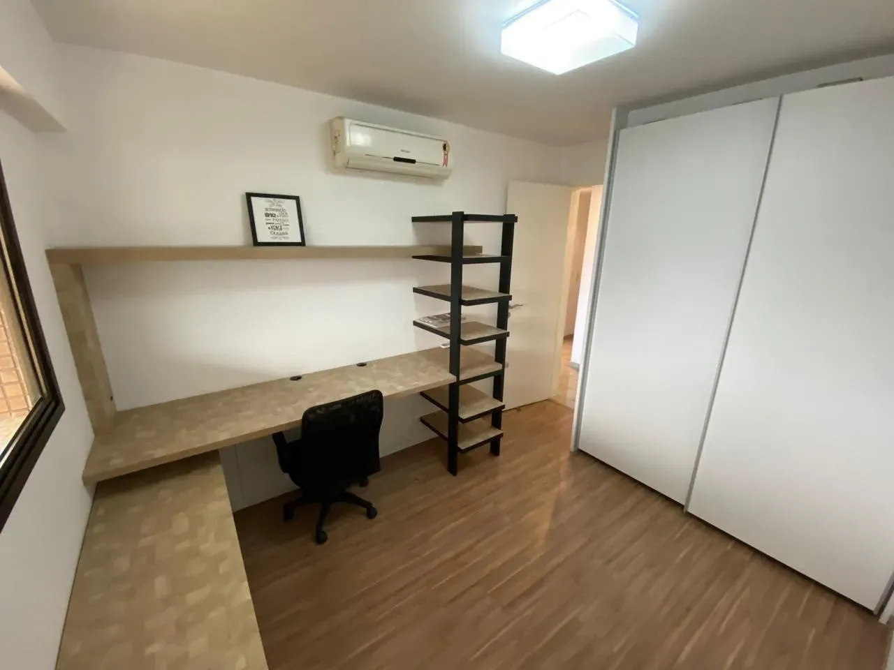 Apartment on the 13th floor with a glass-enclosed balcony — photo 9