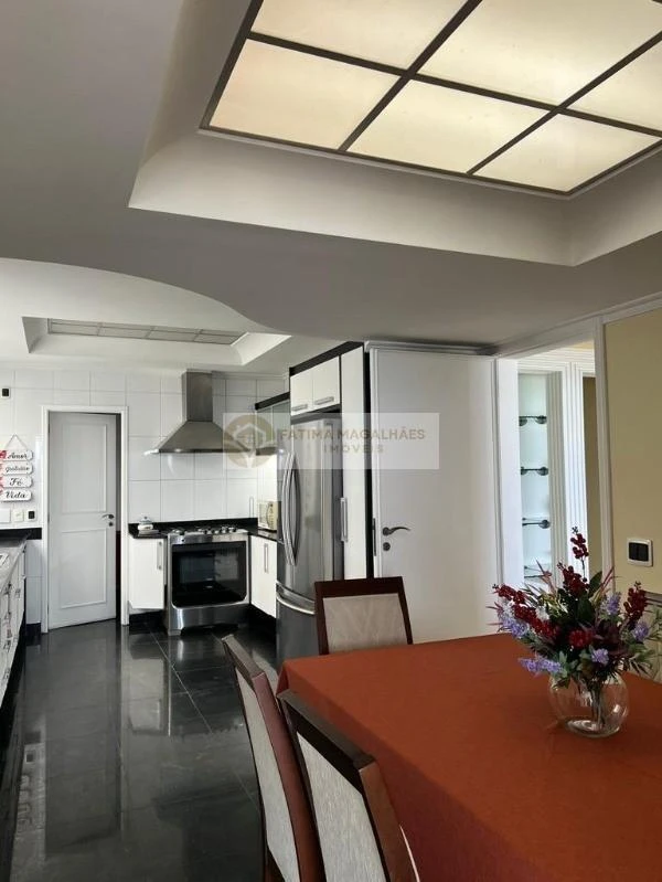 Furnished apartment with 4 bedrooms, 2 en-suites and 260 m² — photo 10
