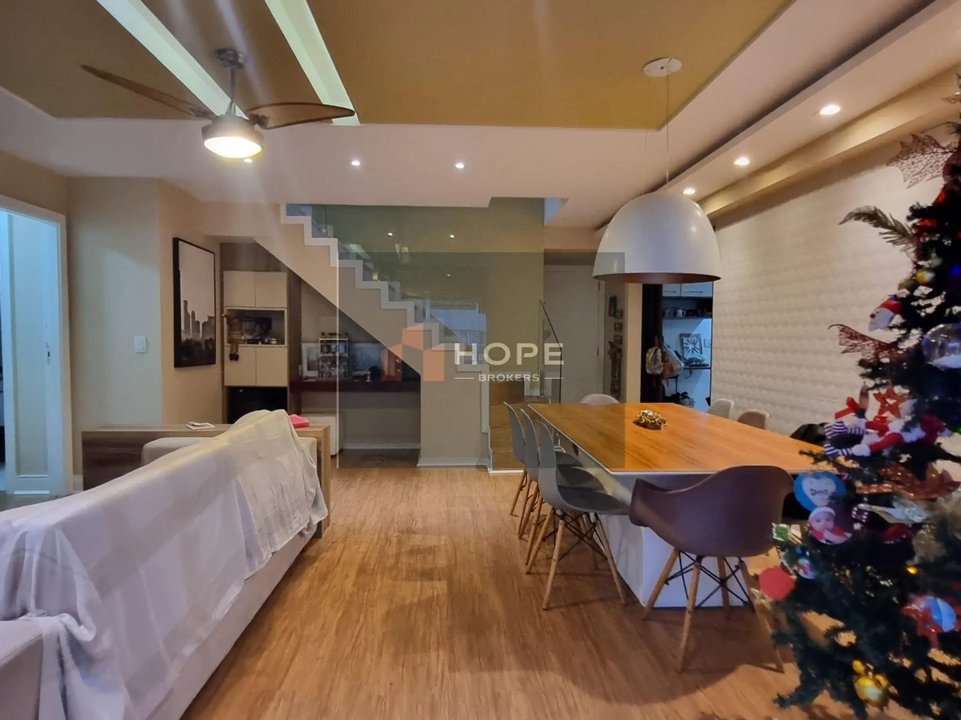 Walk-in closet in a 3-bedroom apartment, 200 m² — photo 20