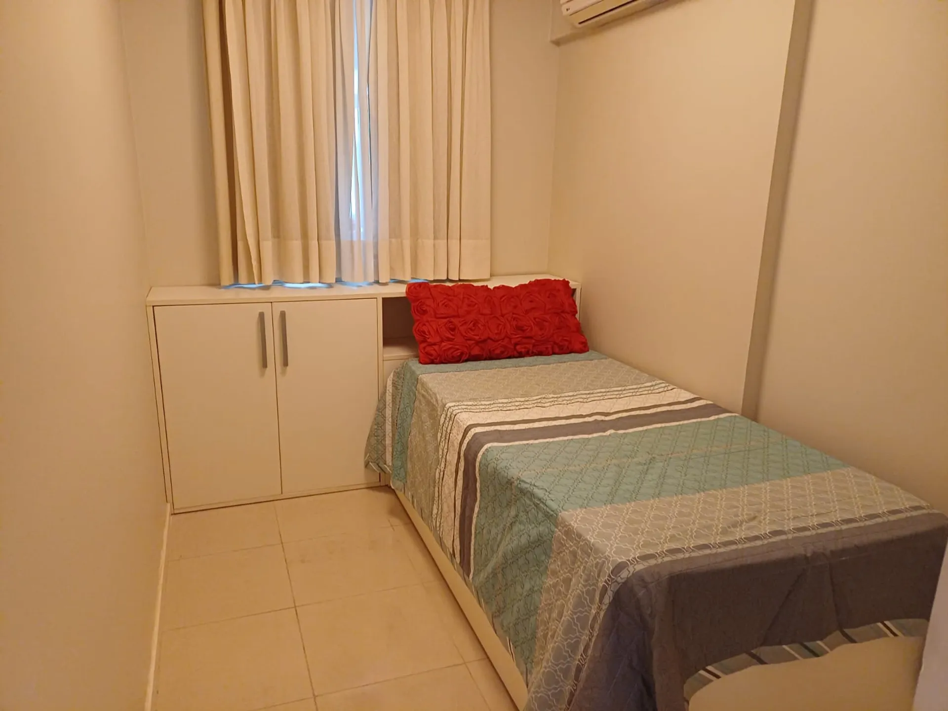 Furnished 3-bedroom apartment with open-plan kitchen — photo 19