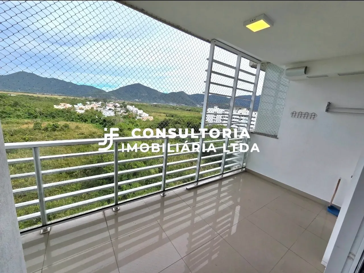 Unfurnished apartment with air conditioning and 3 bedrooms — photo 6