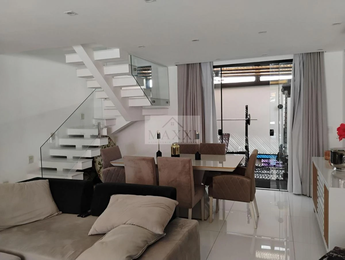 290 m² house with 3 en-suite bedrooms and glass balcony — photo 18
