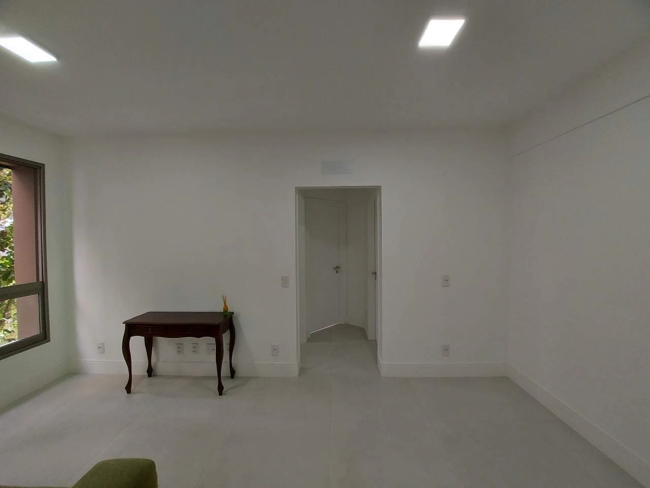 Floor-to-ceiling windows in a 2-bedroom apartment, 64 m² — photo 28