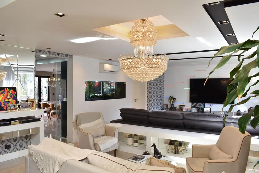 House with 4 bedrooms, 6 bathrooms and private garden