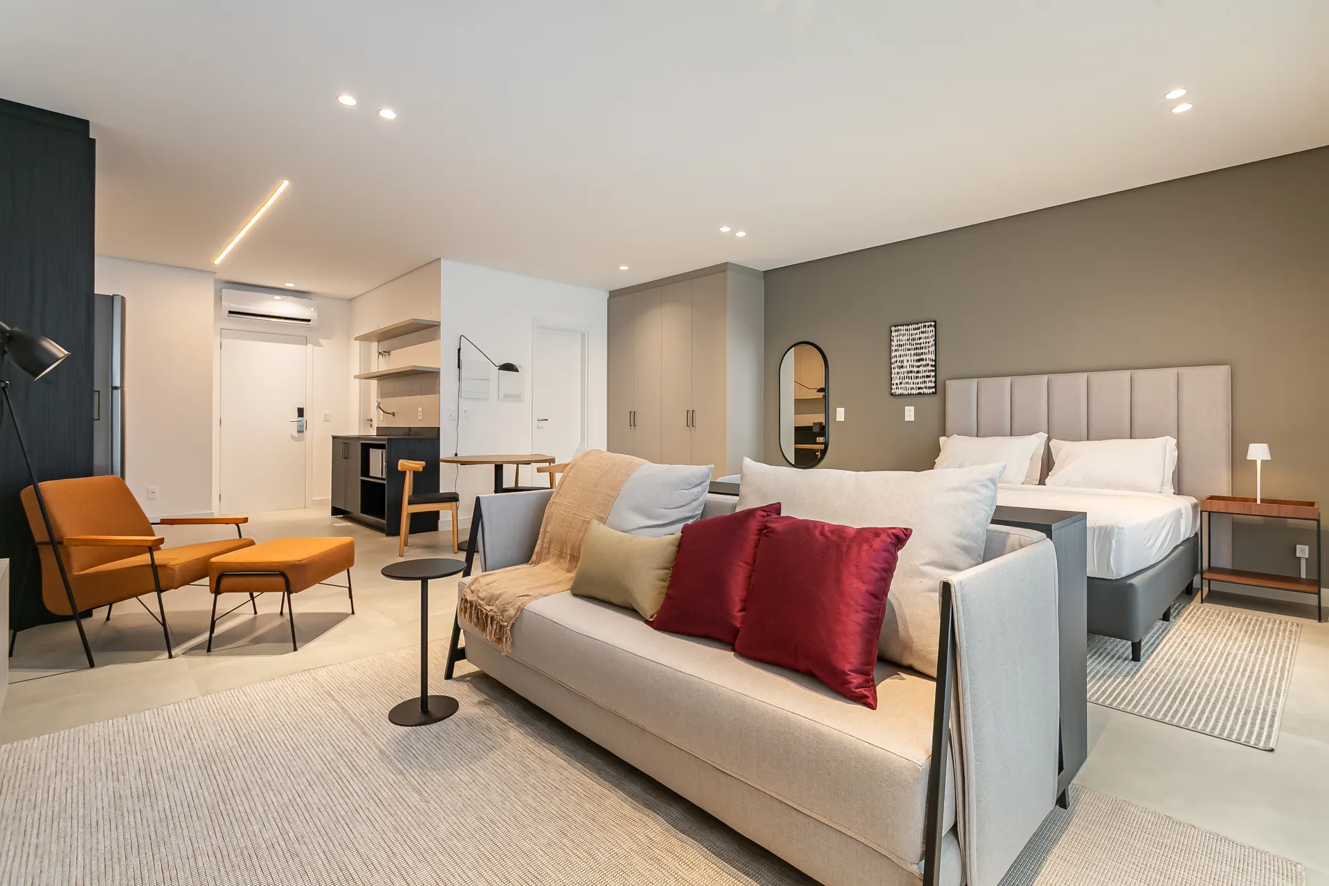 59 m² furnished studio with an integrated open-plan kitchen