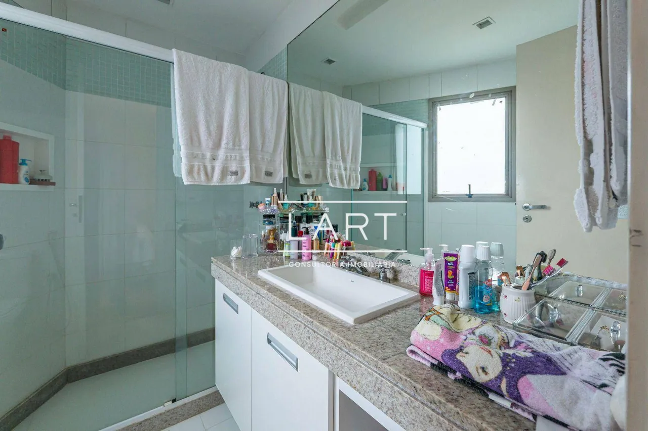 4-bedroom apartment with gas open-plan kitchen and 233 m² — photo 18