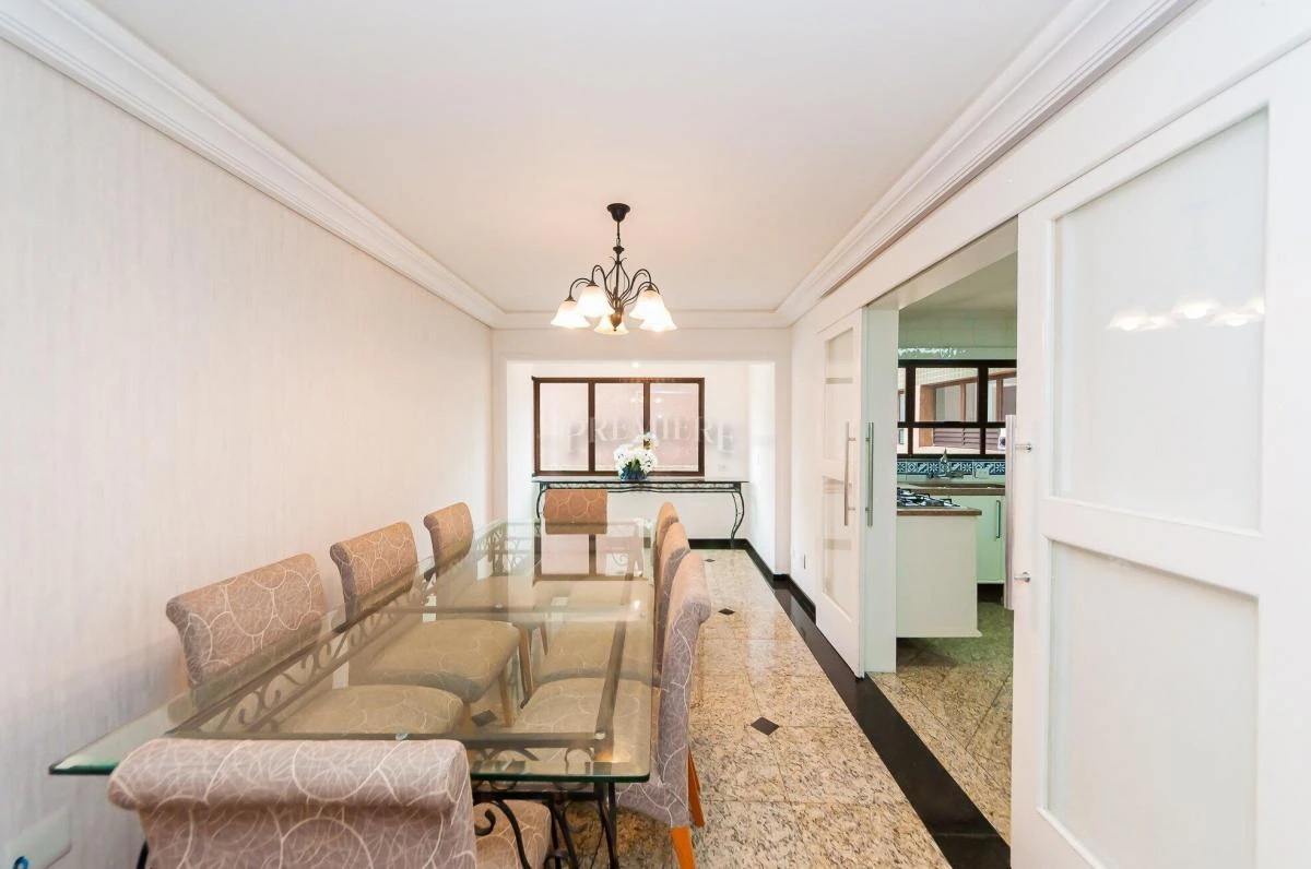 3-bedroom apartment with a bathtub in Curitiba — photo 6