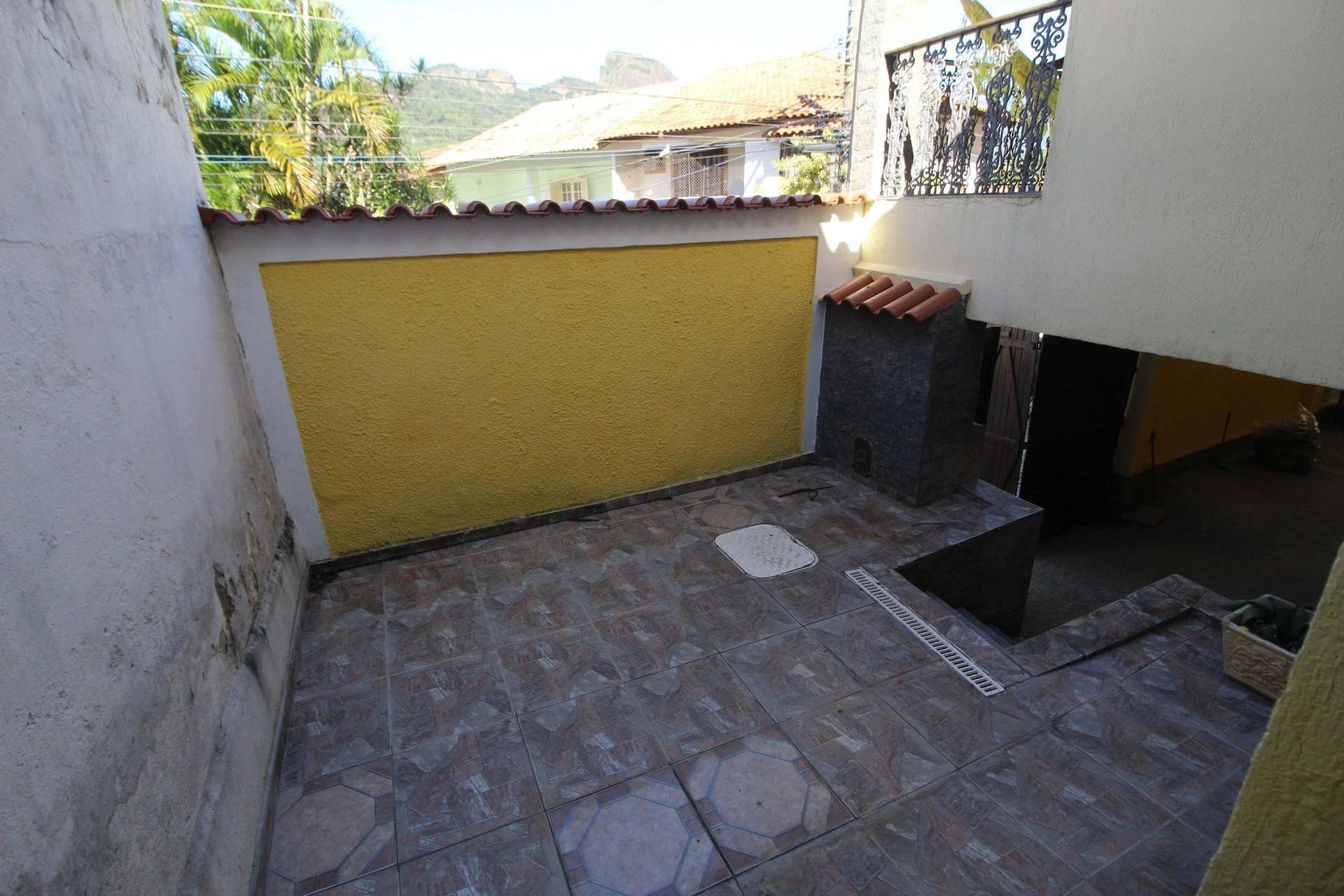House with 2 bedrooms, private garden and balcony — photo 31