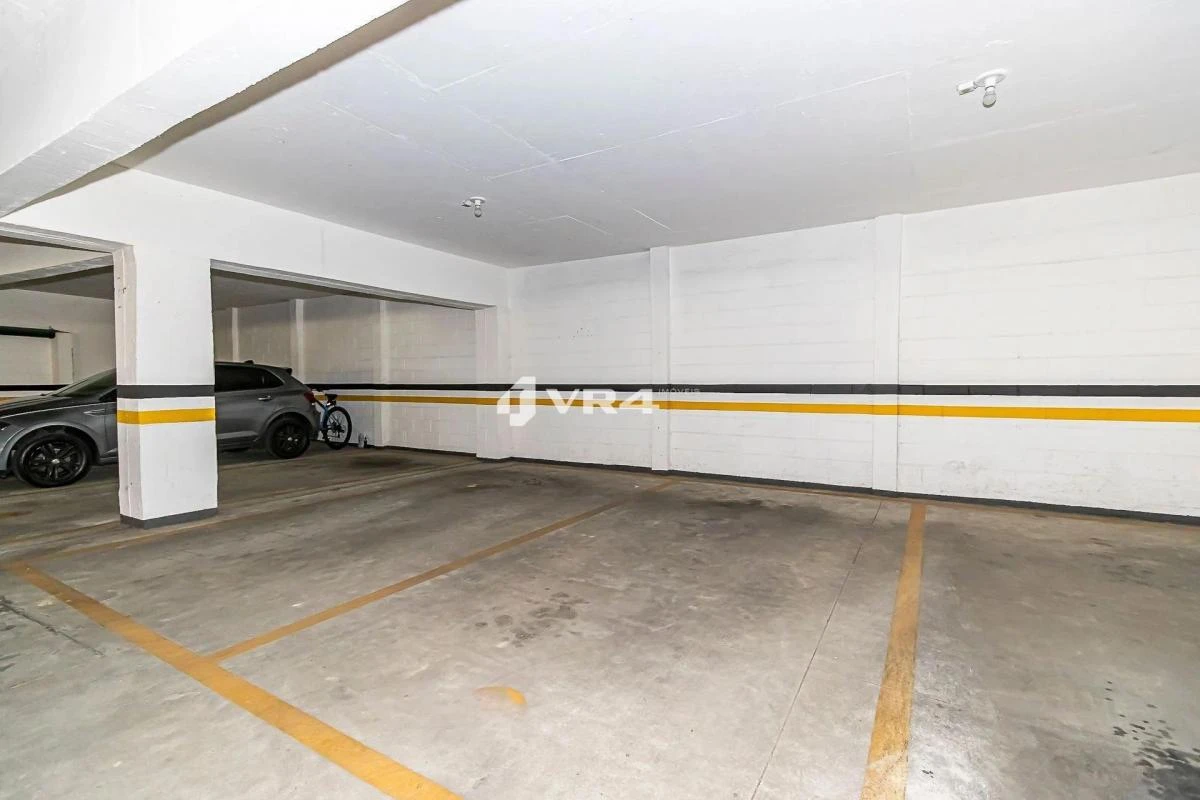 Balcony with a grill in a 2-bedroom apartment, 70 m² — photo 38