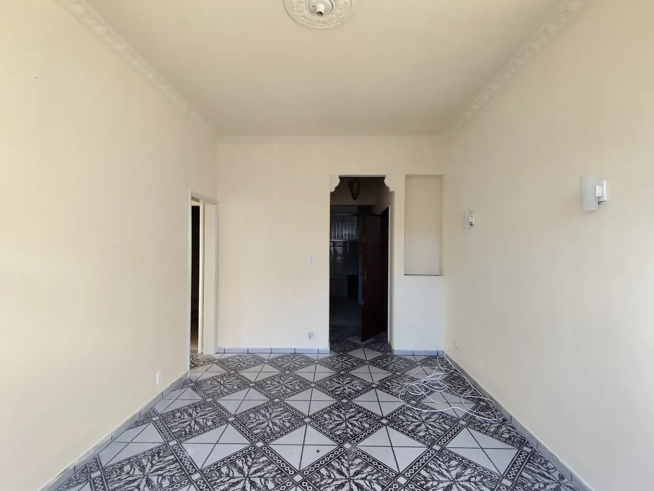 Unfurnished apartment with 3 bedrooms and 1 bathroom