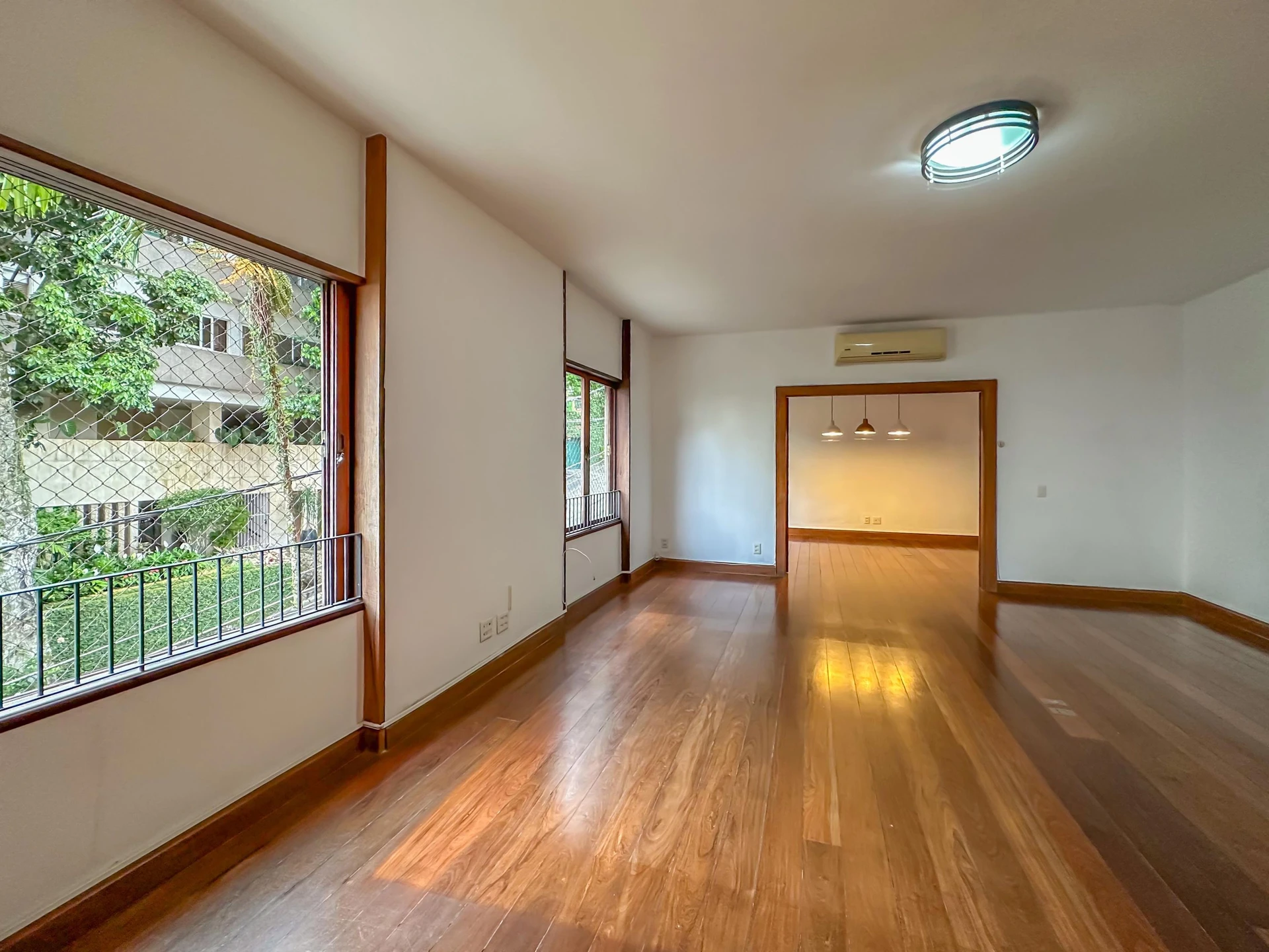 Apartment, 275 m², with a glass-enclosed balcony — photo 12
