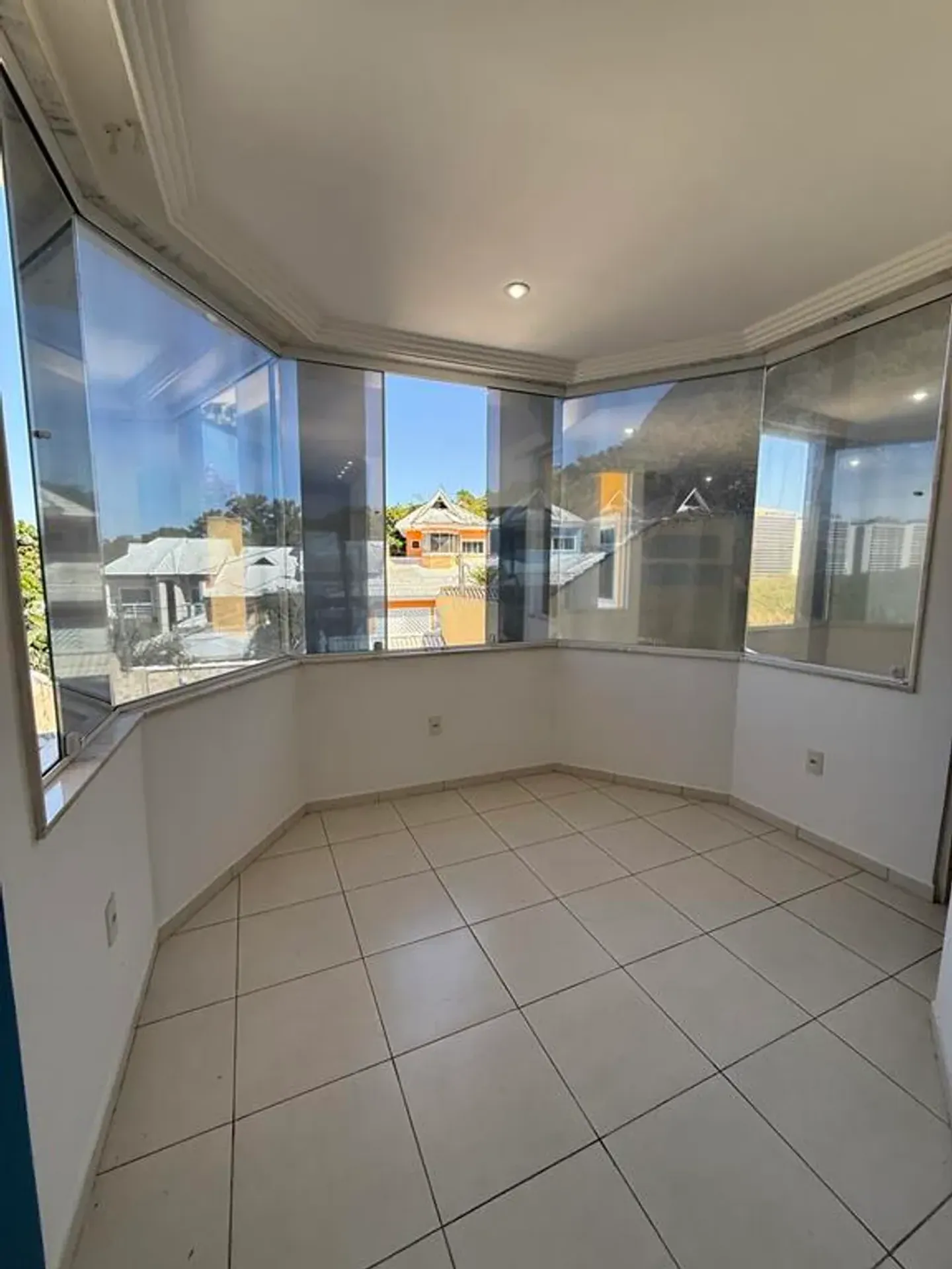 Duplex house with 4 bedrooms and 5 bathrooms — photo 32