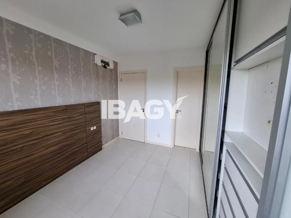 Furnished 95 m² apartment with 2 bedrooms and a desk — photo 14