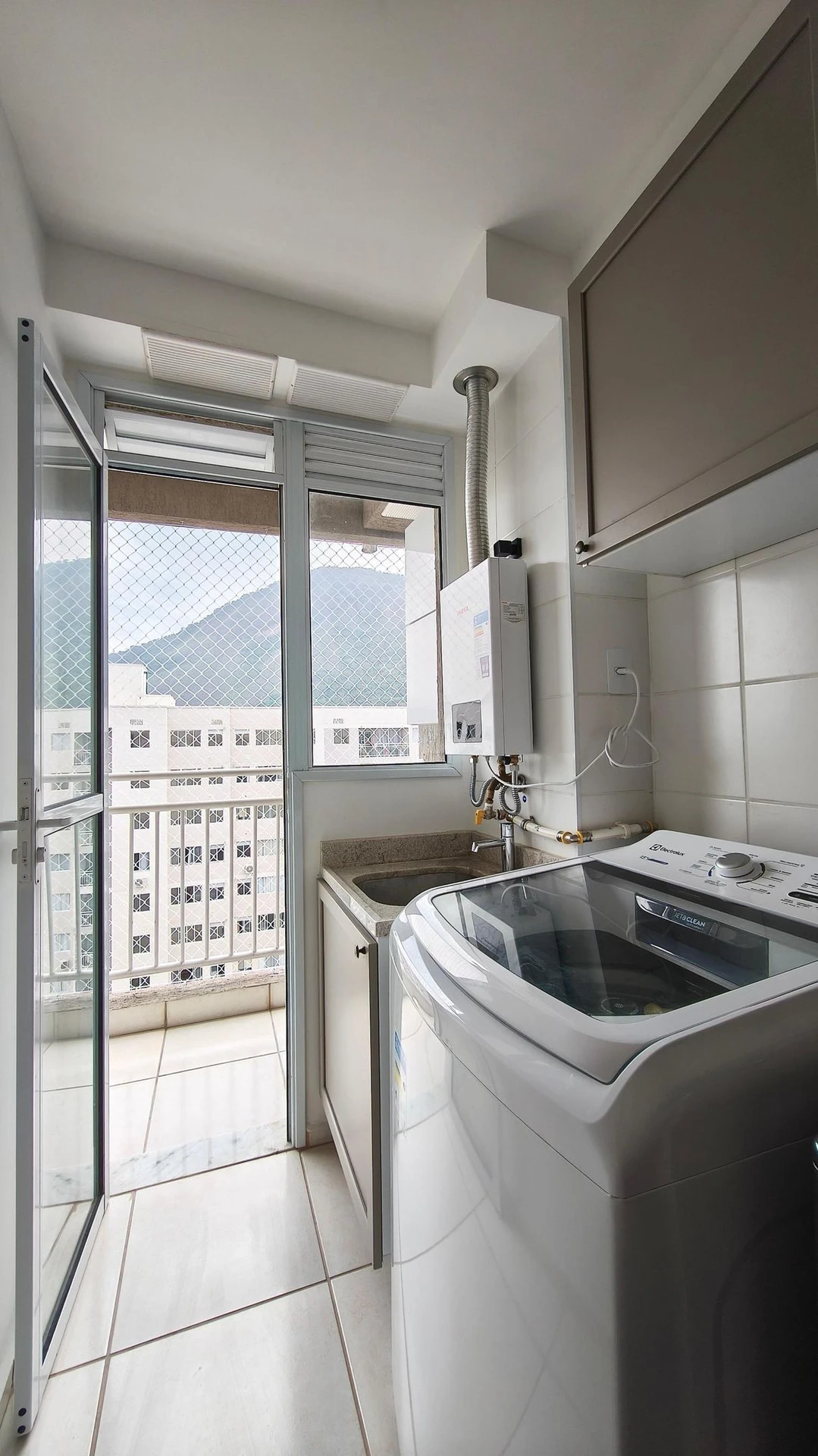 Mountain view in a 2-bedroom apartment, 53 m² — photo 30