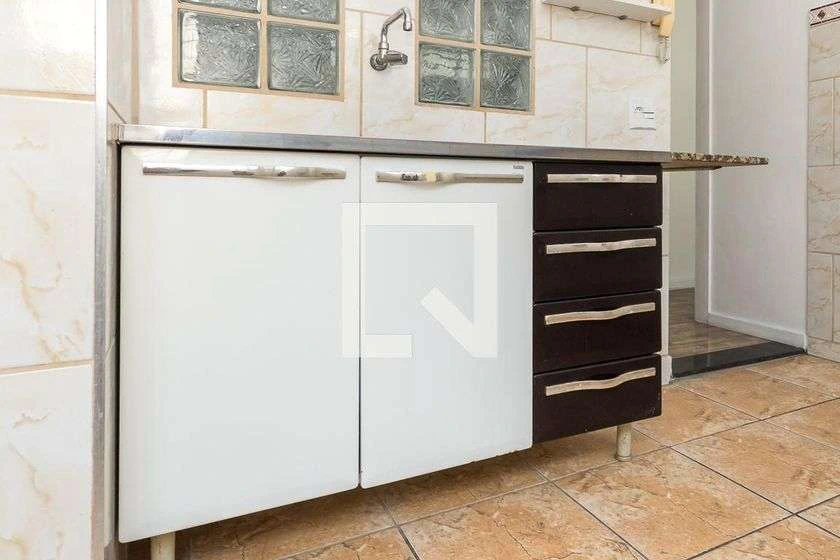 Apartamento de 1 quarto com box de vidro no banheiro — photo 25
