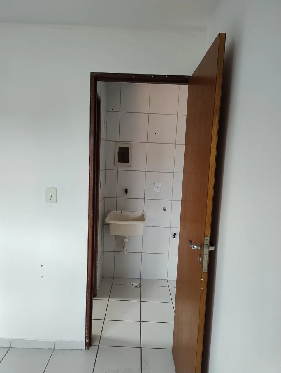 Unfurnished studio with 1 bedroom and 1 bathroom