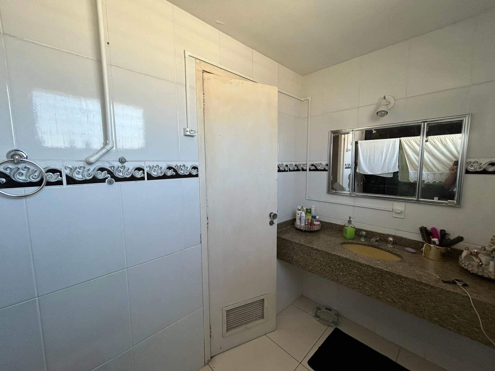 Furnished 4-bedroom rental apartment with 5 parking spaces — photo 55