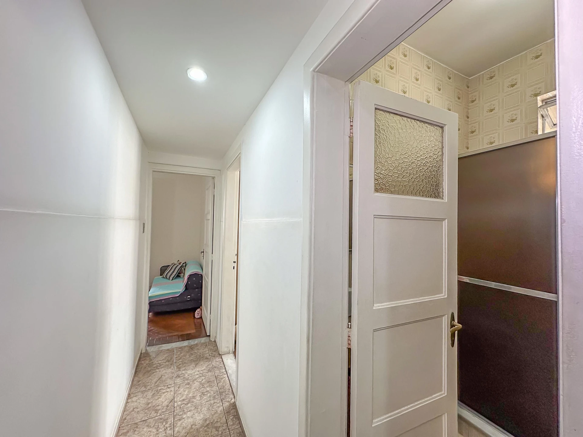 Furnished 2-bedroom apartment with a balcony — photo 42