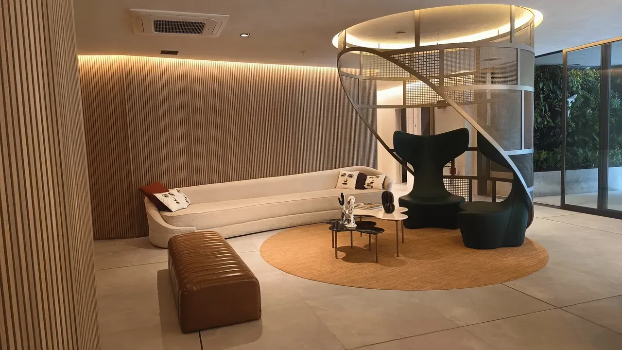 Квартира 73 м² с застеклённым балконом и видом на горы — photo 9