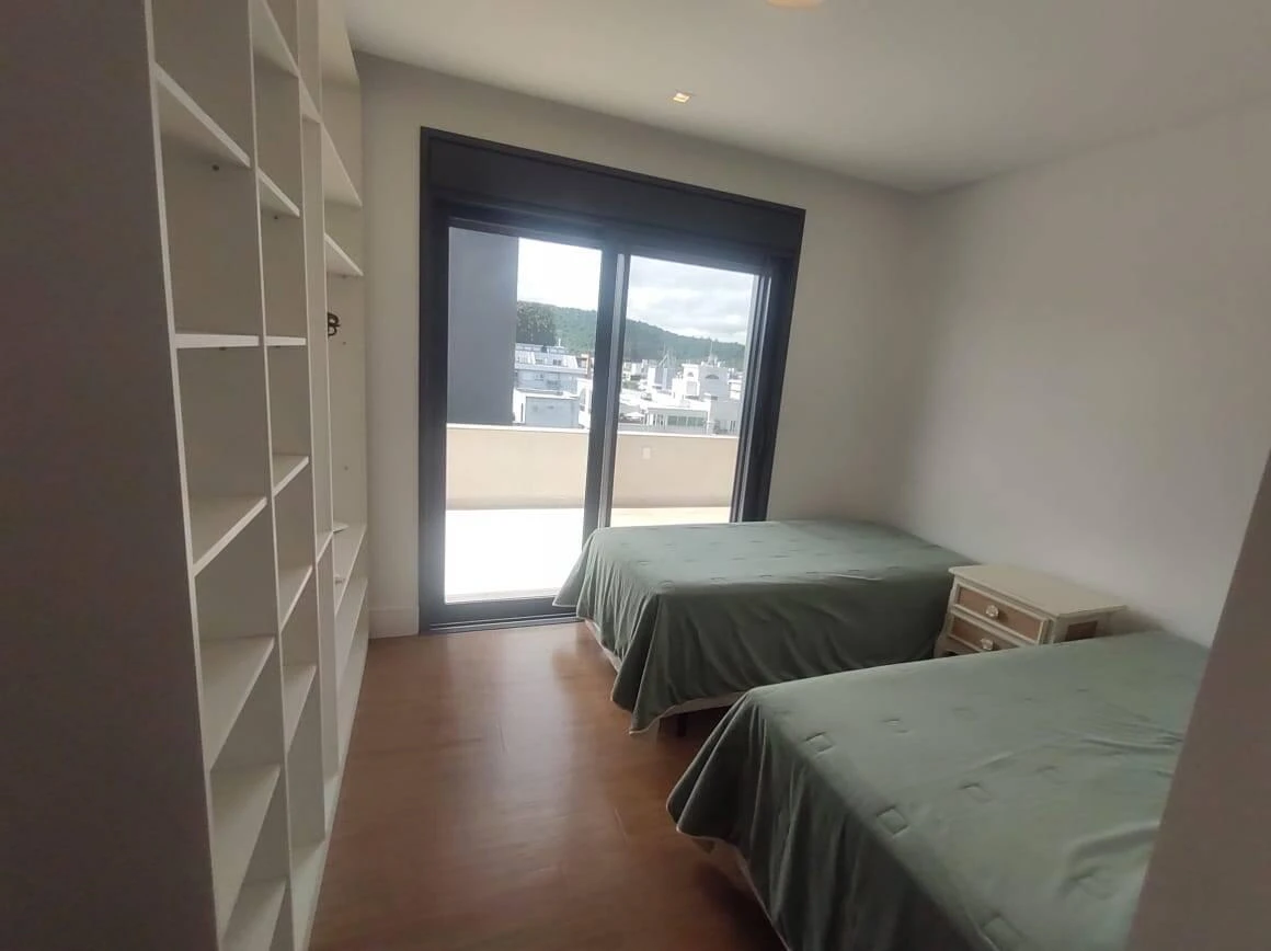 Departamento de 4 dormitorios con ventanales de piso a techo — photo 23