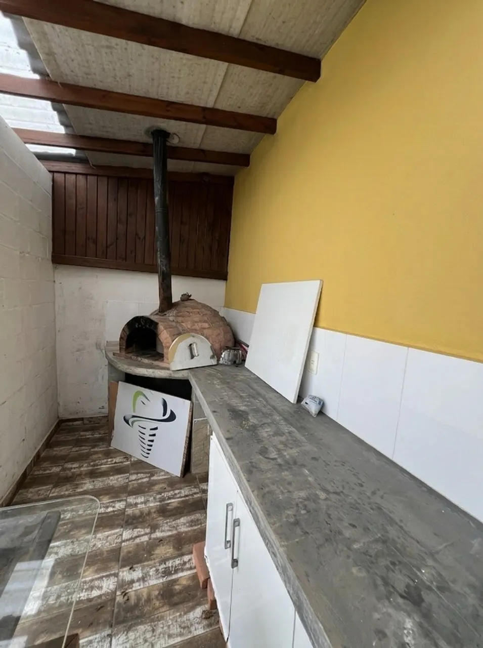 Balcony with a grill in a 2-bedroom house, 120 m² — photo 5