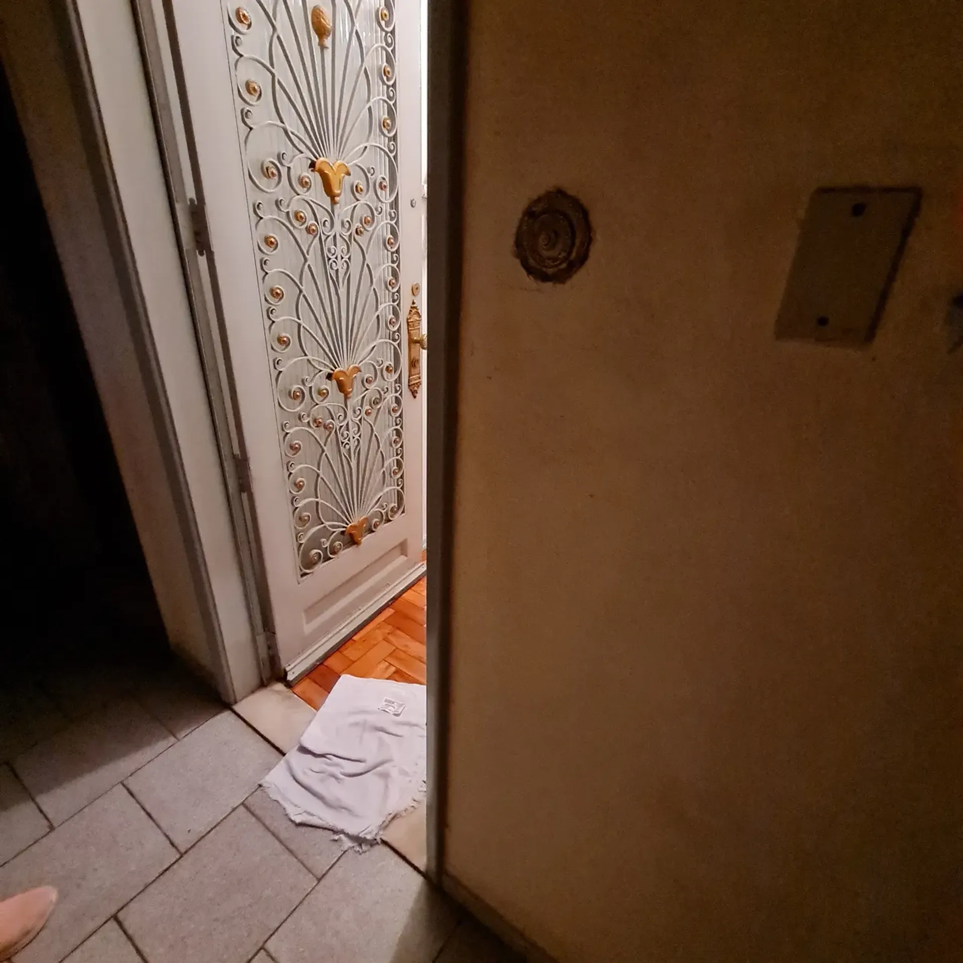Apartment on the 9th floor with wood or laminate floors — photo 26
