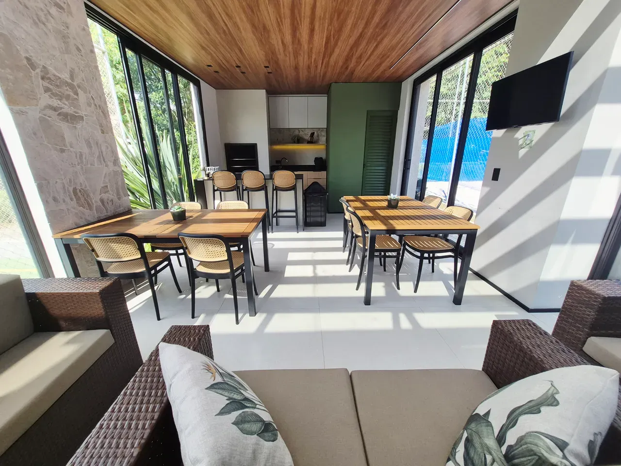 House with 3 bedrooms, 3 baths and a gas stove — photo 38