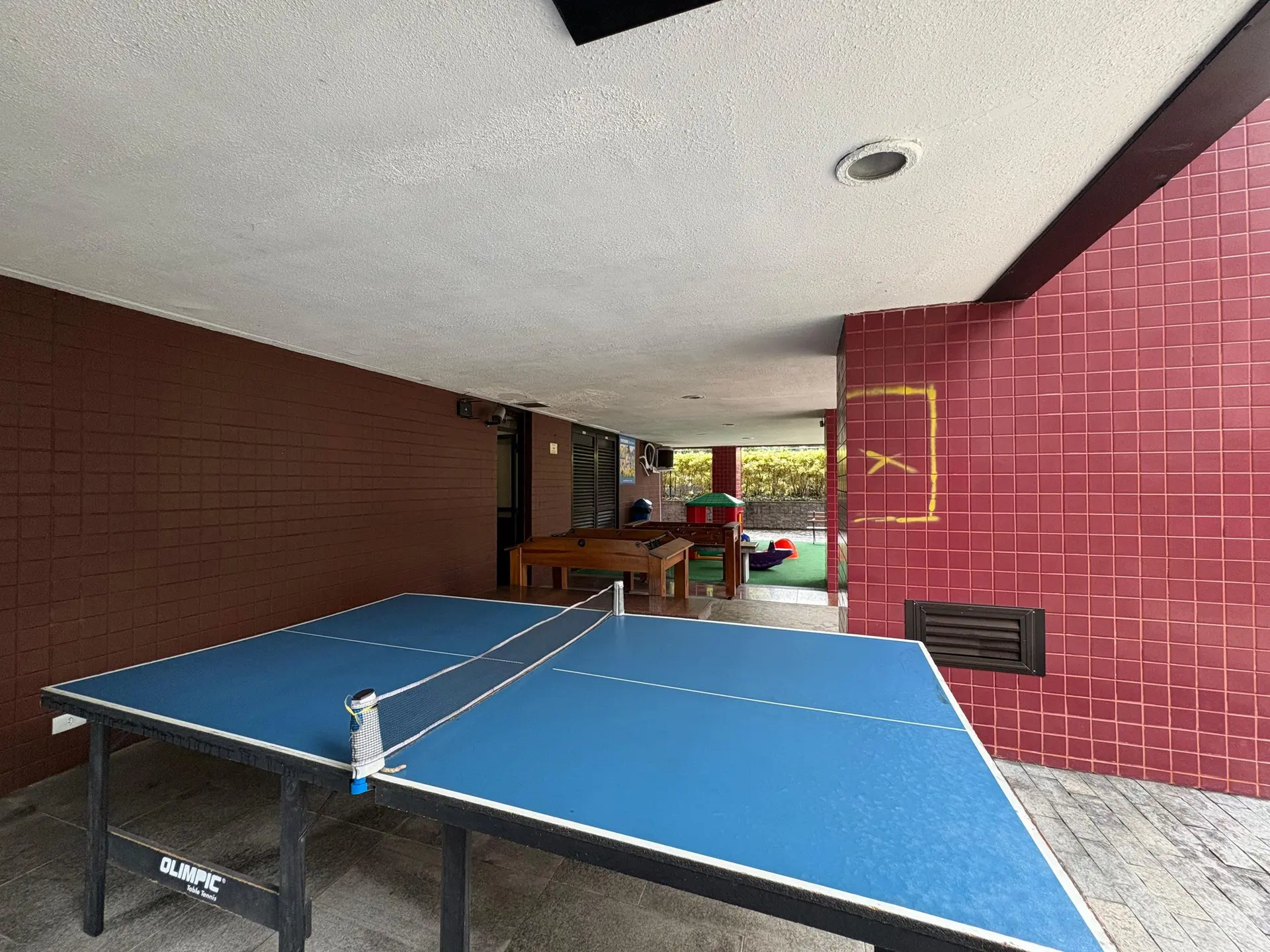 2-bedroom apartment with a glass-enclosed balcony — photo 5