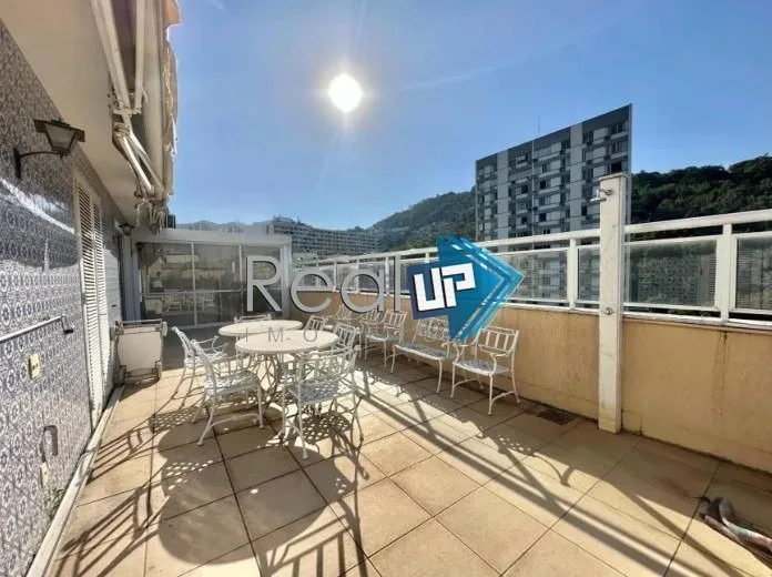 Apartamento com varanda de vidro e 4 quartos — photo 17