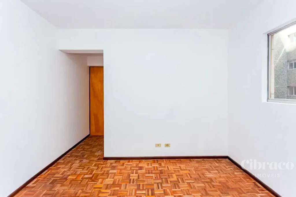 1-bedroom apartment with wood floors — photo 5