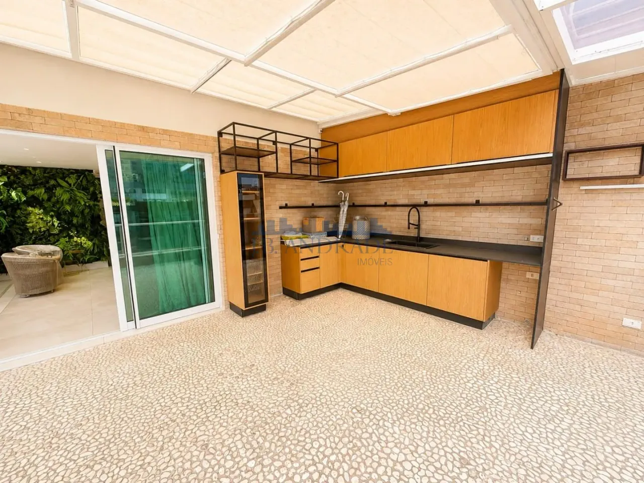Furnished apartment with 4 bedrooms, 3 bathrooms and a balcony — photo 2