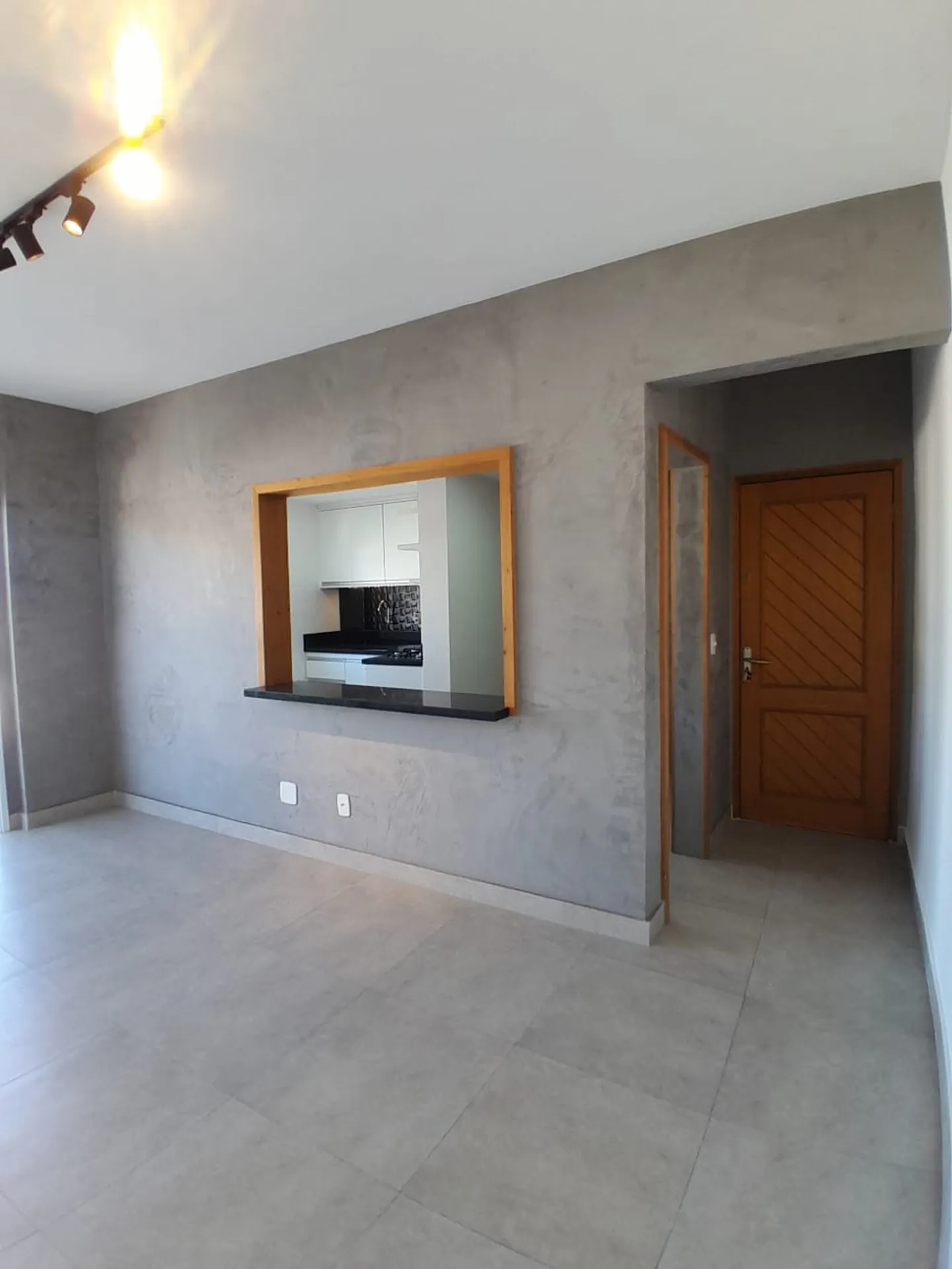 2-bedroom apartment with open-plan kitchen and balcony — photo 5