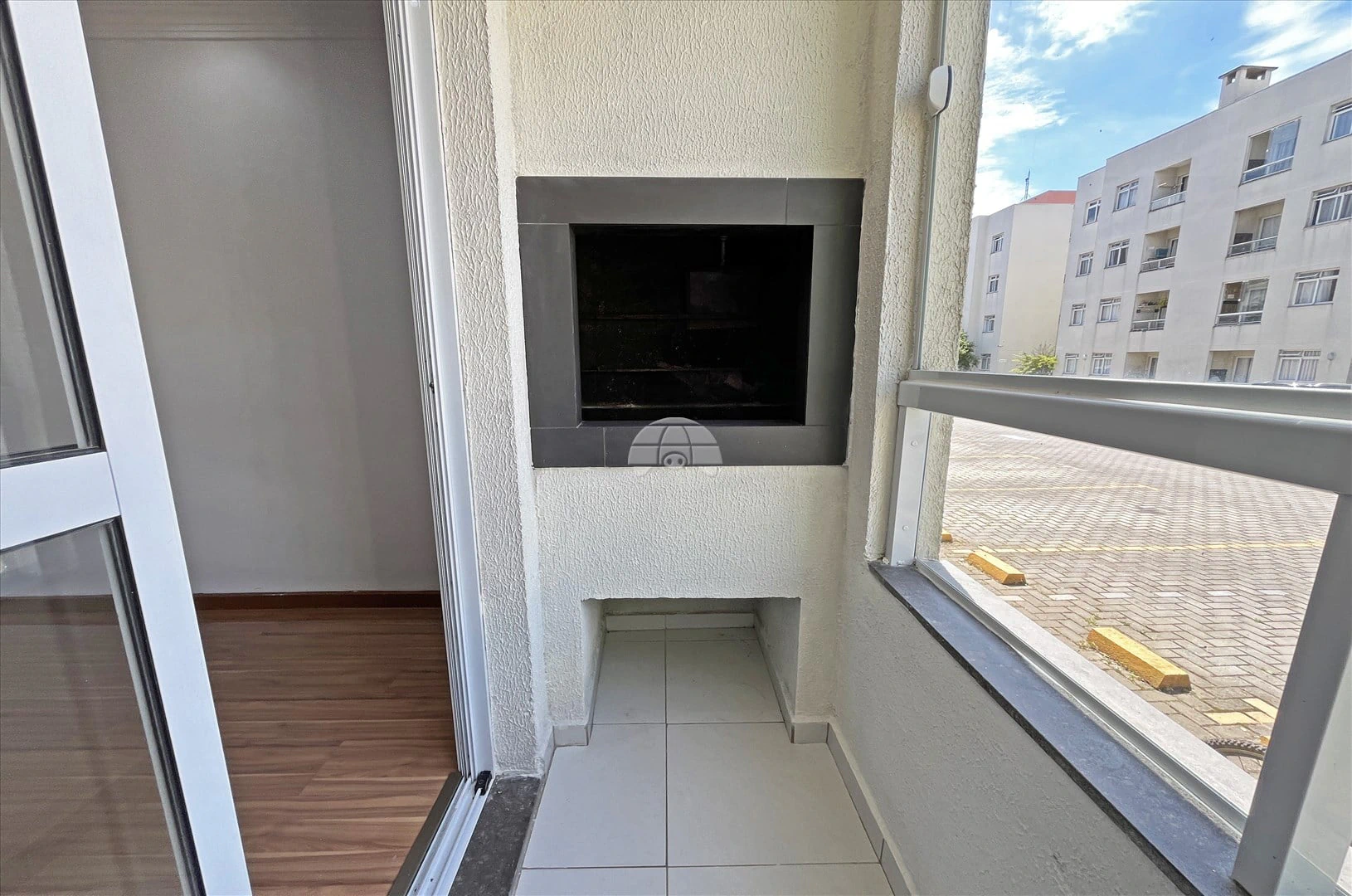 Balcony with a grill in a 2-bedroom apartment, 47 m² — photo 11