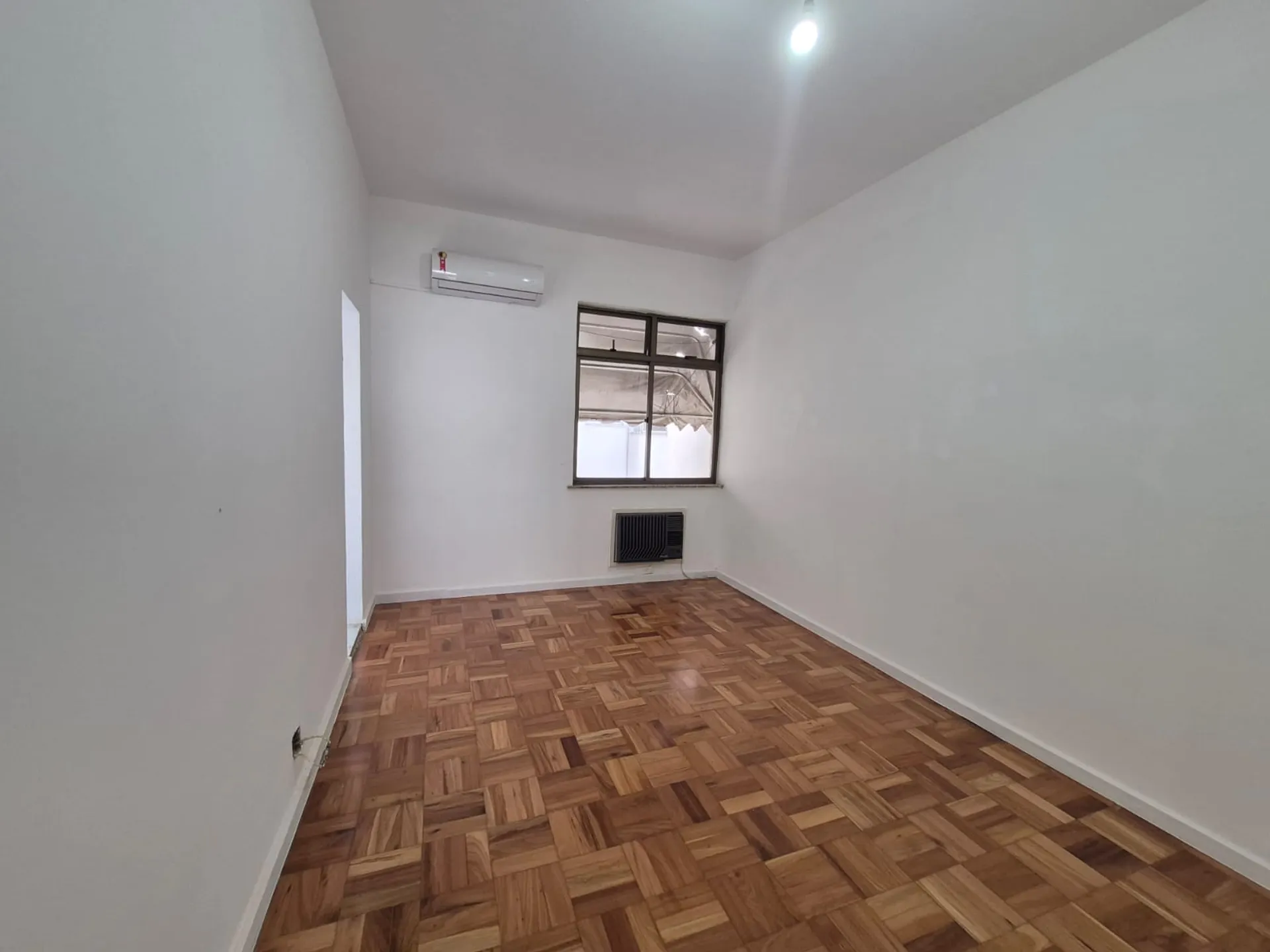 3-bedroom apartment with 3 bathrooms and city views — photo 22