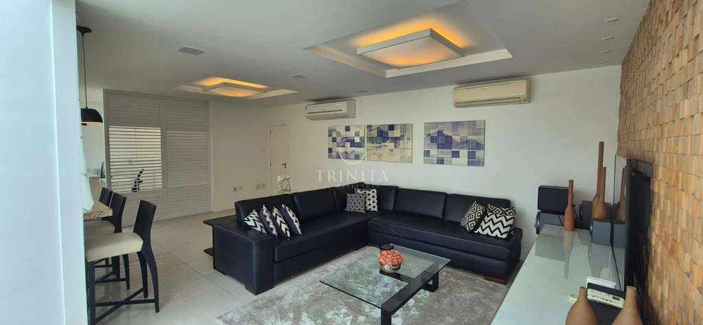 Furnished apartment with 4 en-suite bedrooms and balcony — photo 6