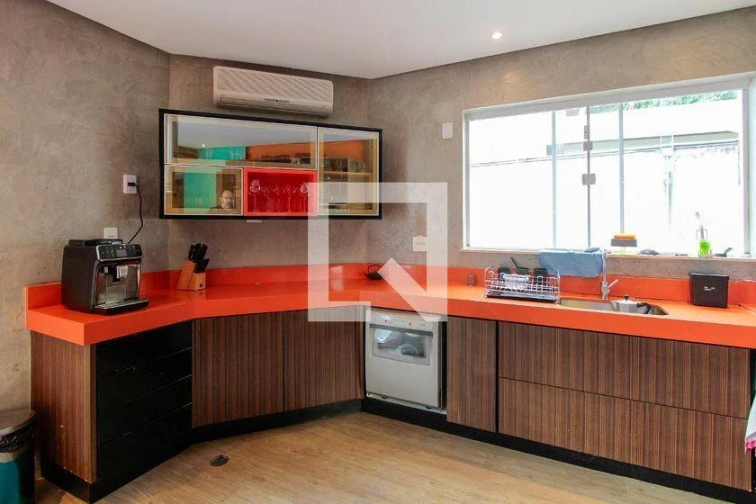 Furnished house with 4 bedrooms and an open-plan kitchen — photo 3