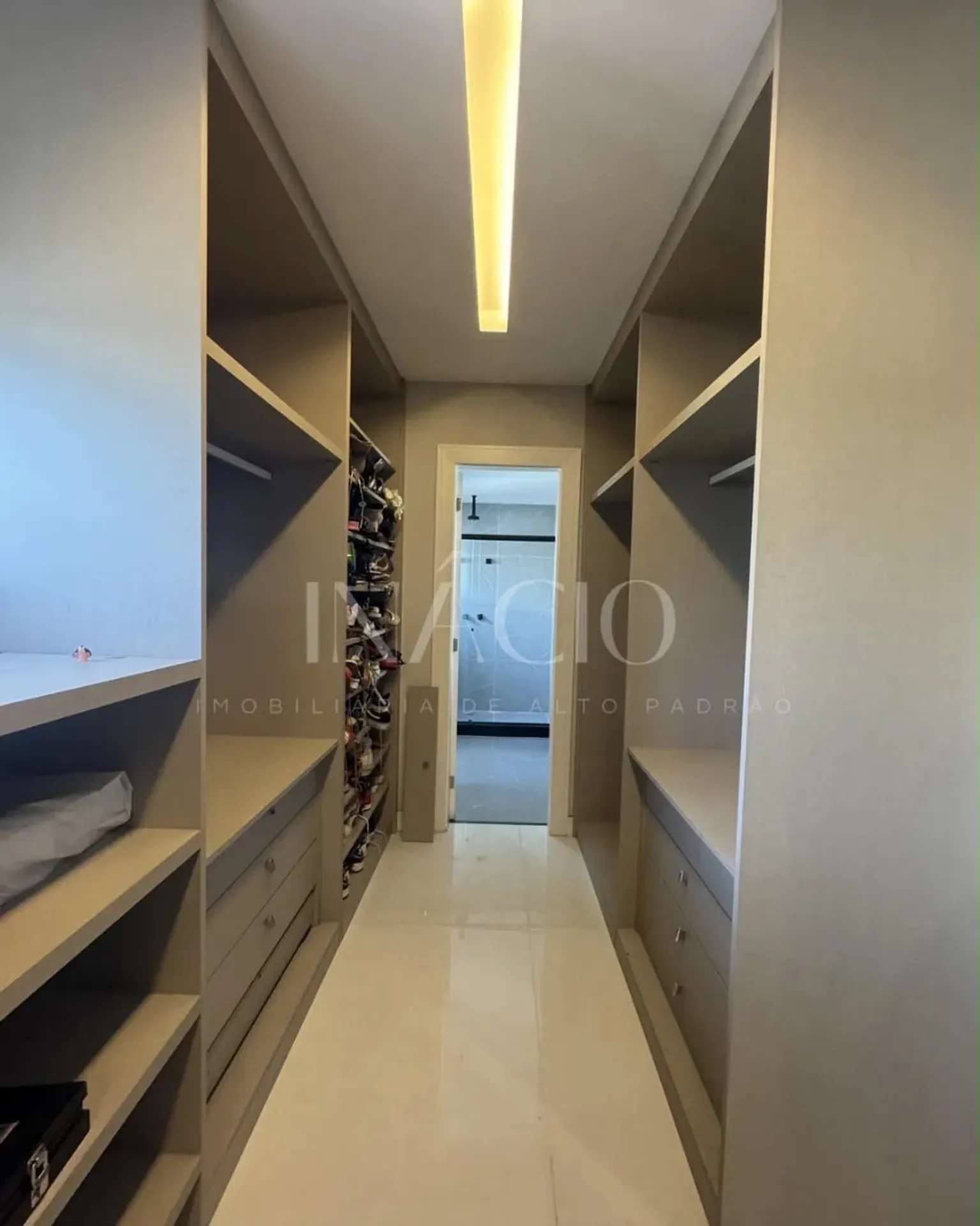 Furnished house with open-plan kitchen and 6 en-suites — photo 31