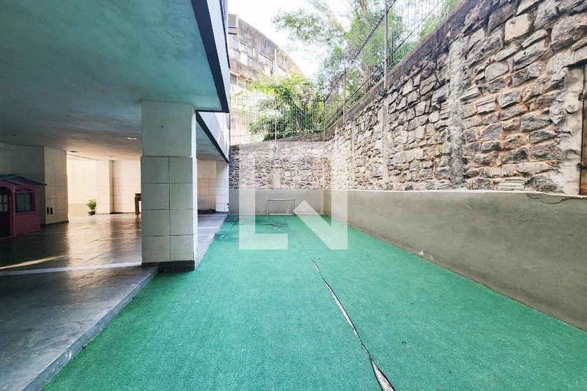 Furnished 100 m² apartment with 2 bedrooms and balcony — photo 44