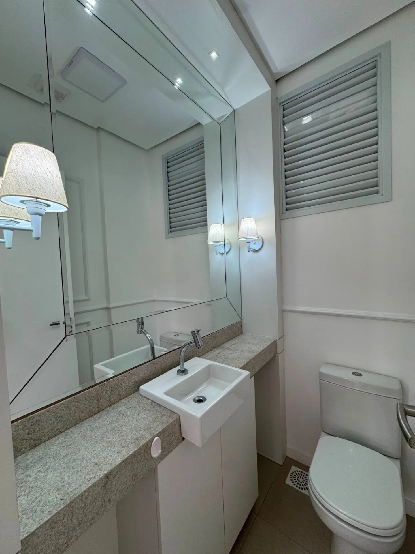 3-bedroom apartment in a building with a pool — photo 15
