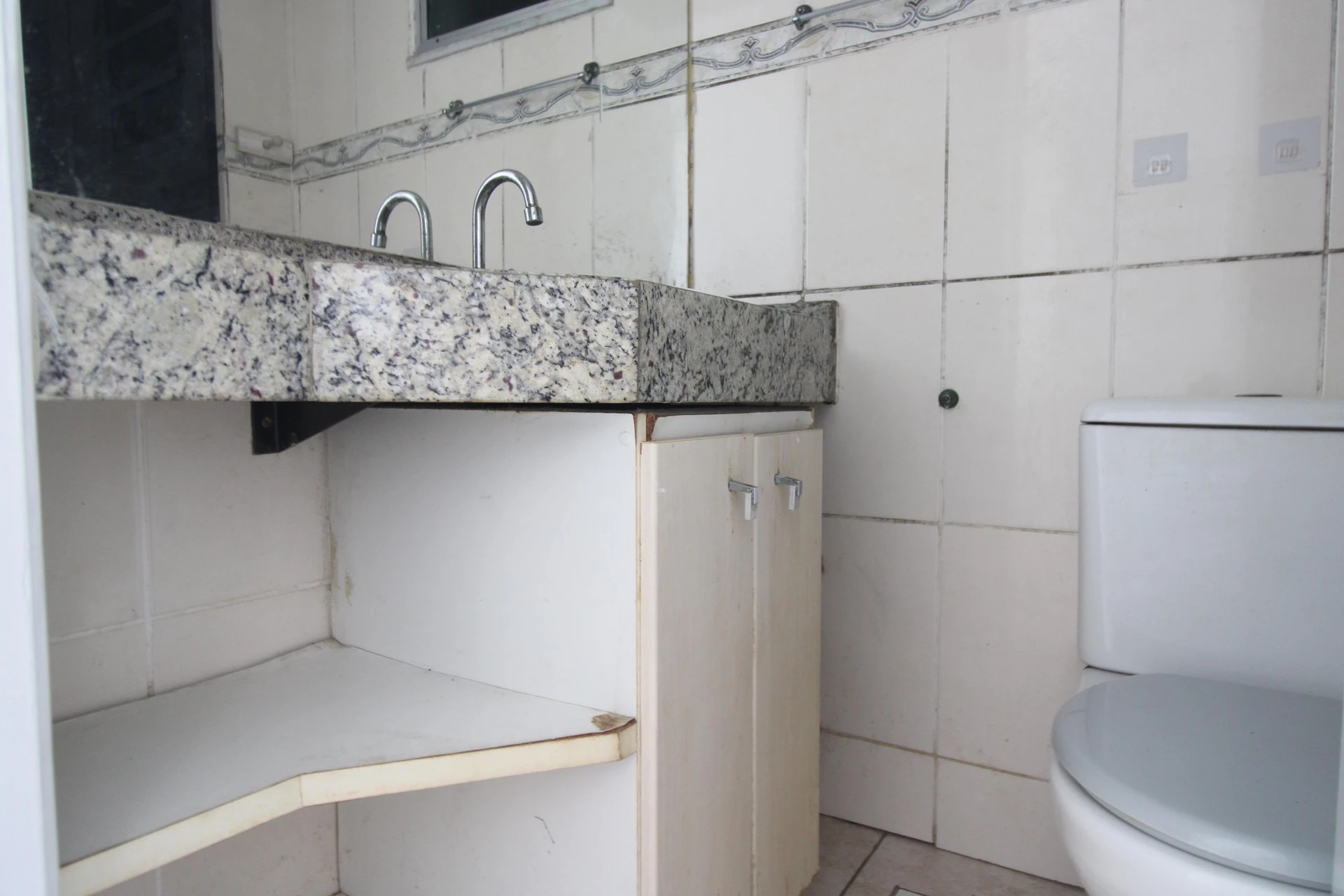 3-bedroom apartment with an en-suite and balcony — photo 31