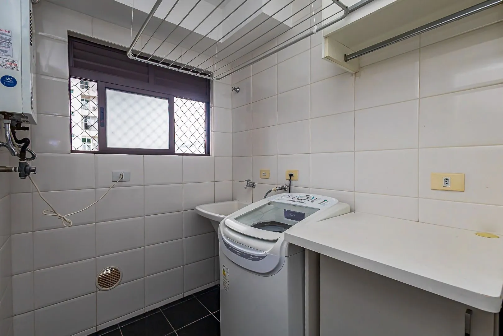 119 m² apartment with floor-to-ceiling windows and a bathtub — photo 23