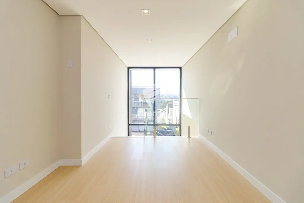 Furnished house with 4 bedrooms and 320 m² — photo 48